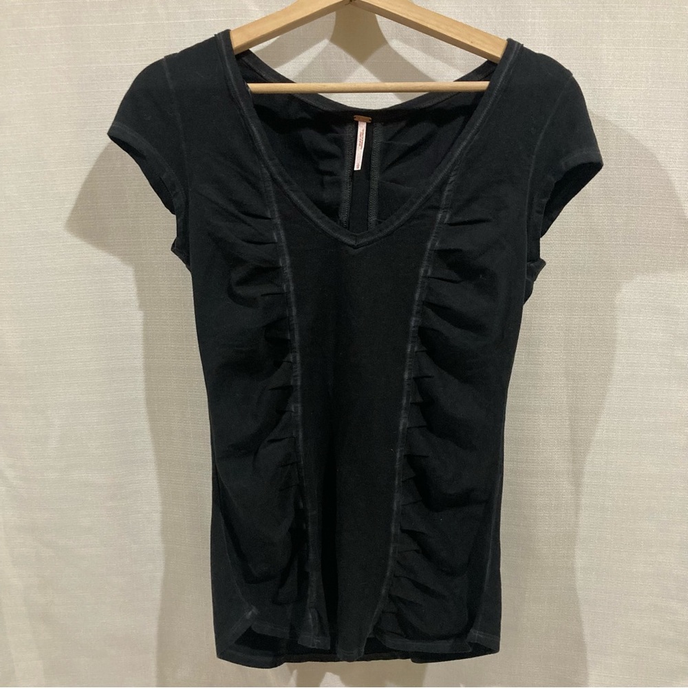 Free People size L, black top w/ruching along the front, no damages, EUC